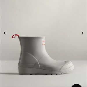 HUNTER BOOTS: Women’s Play Short Rain Boots (GREY) (WORN ONCE)